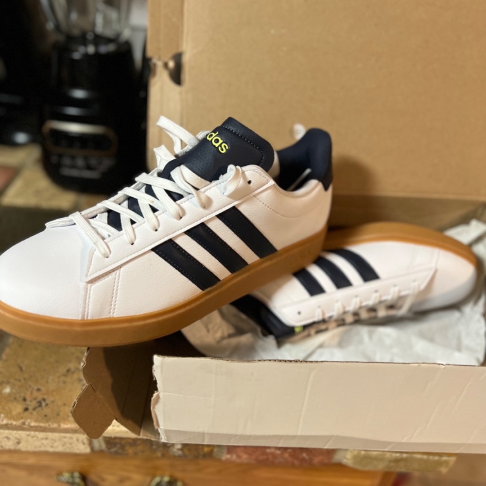 Adidas - Picture 3 of 3